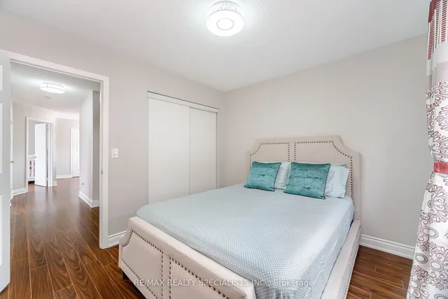 Additional image 32 of 8 Upshall Dr