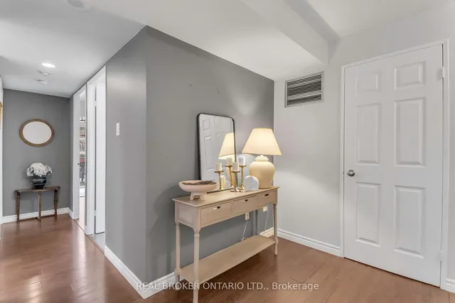 Additional image 28 of 725 King St Unit 213