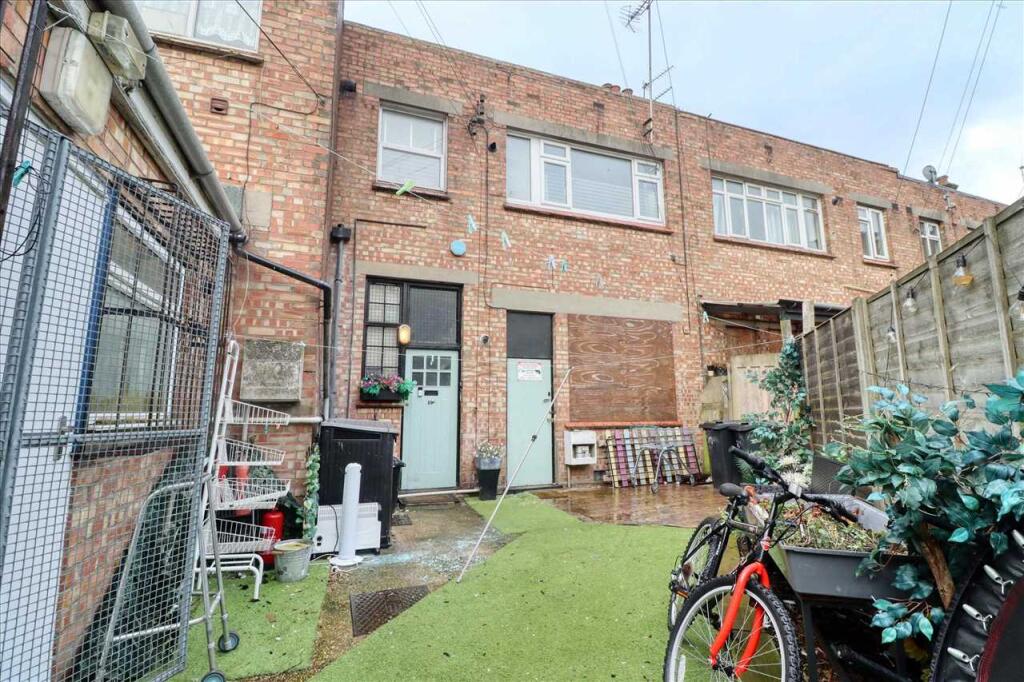 Additional image 7 of High Street, Clacton on Sea