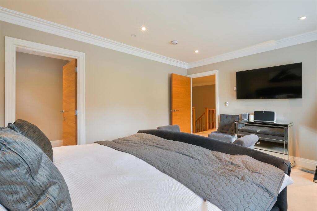 Additional image 26 of High Oaks Close, Coulsdon