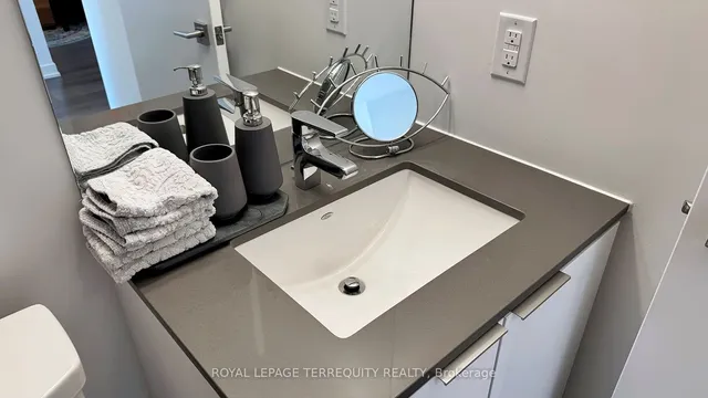 Additional image 21 of 609 Avenue Rd Unit 906