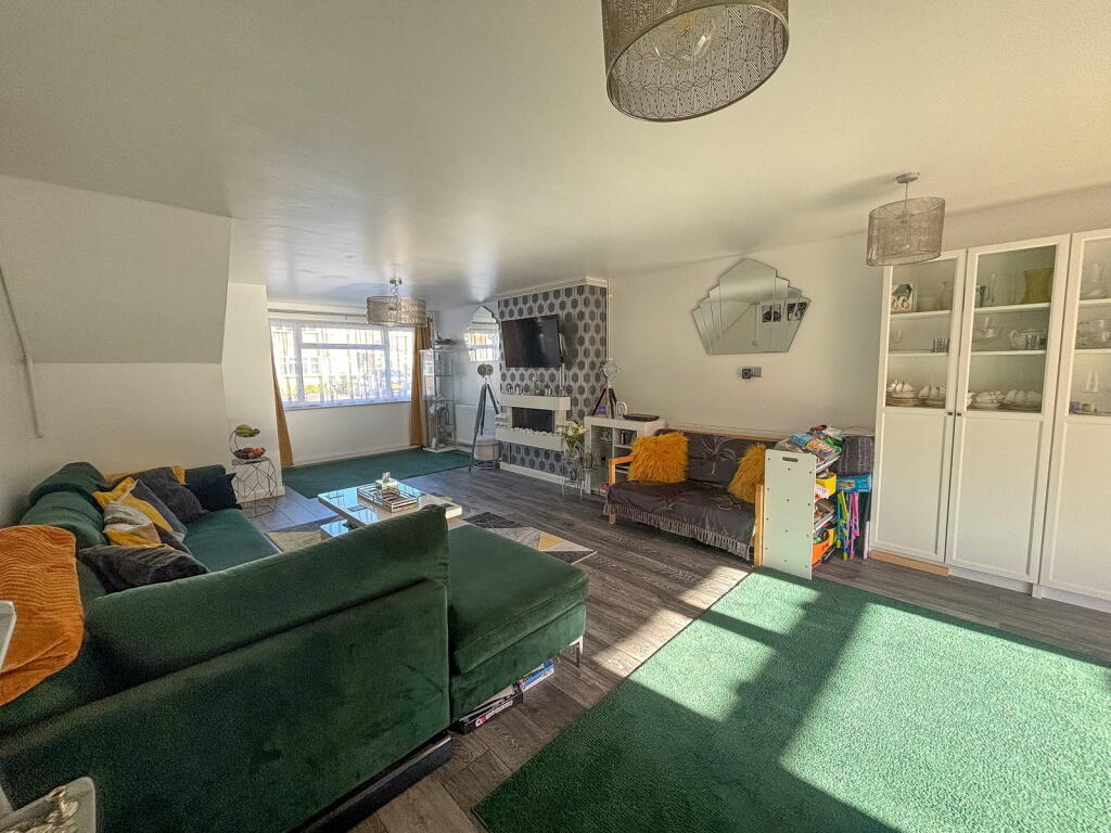 Additional image 8 of Glovers Field, Kelvedon Hatch, Brentwood