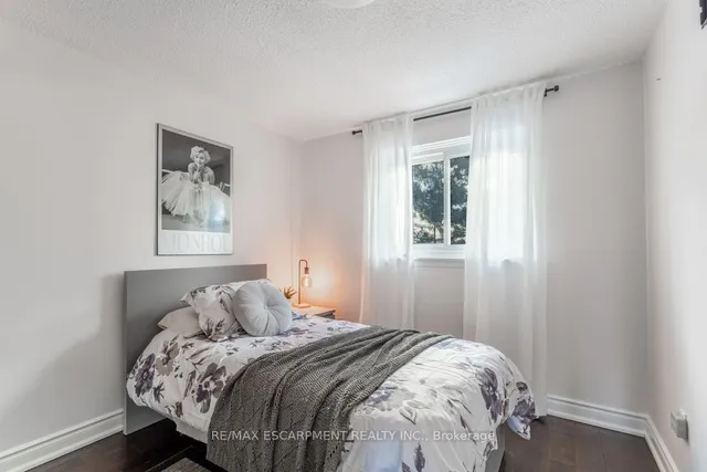 Additional image 19 of 83 Robert Hicks Dr