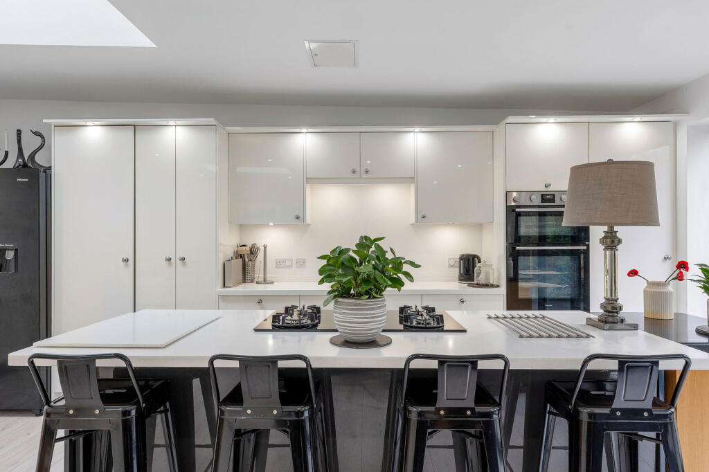 Additional image 3 of Salmons Lane West, Caterham, CR3 5LT