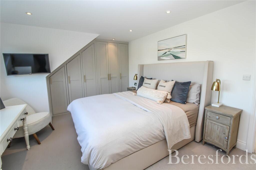 Additional image 5 of Coxtie Green Road, Pilgrims Hatch, CM14