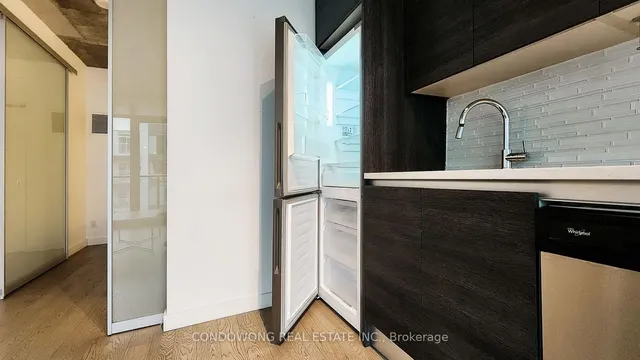 Additional image 8 of 111 Bathurst St Unit 1410