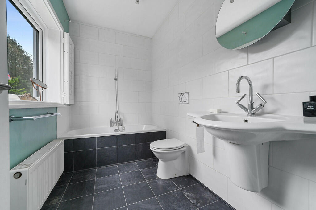 Additional image 18 of Ernalds Close, Earls Colne, Essex