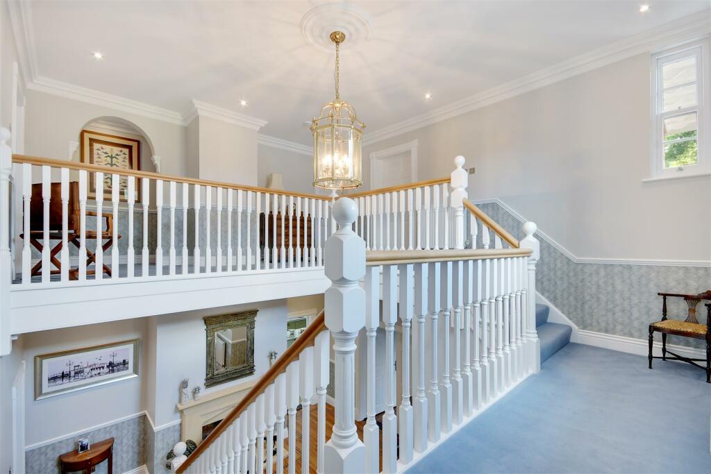 Additional image 18 of Thorndon Approach, Herongate, Brentwood