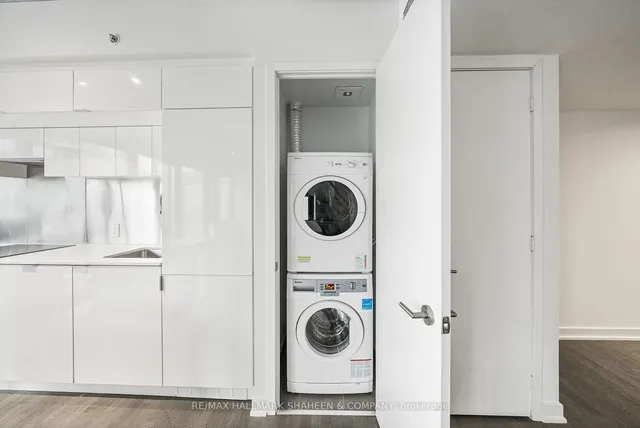 Additional image 16 of 185 Roehampton Ave Unit 702