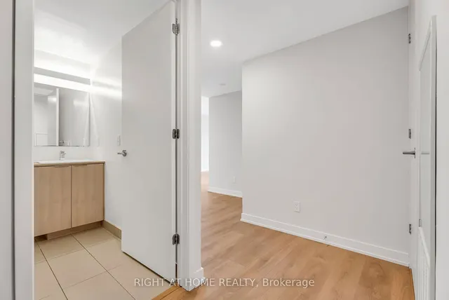 Additional image 22 of 501 Yonge St Unit 1212