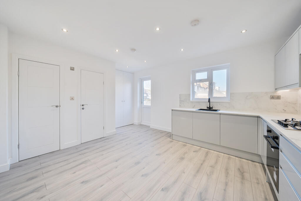 Additional image 11 of Carisbrooke Road, Mitcham, CR4