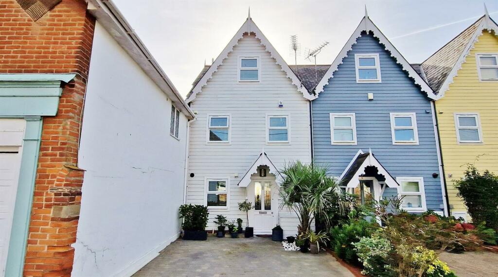 Additional image 44 of The Beach House, Green Lane, Walton On The Naze