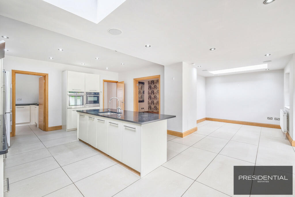 Additional image 7 of Dukes Avenue, Theydon Bois, CM16