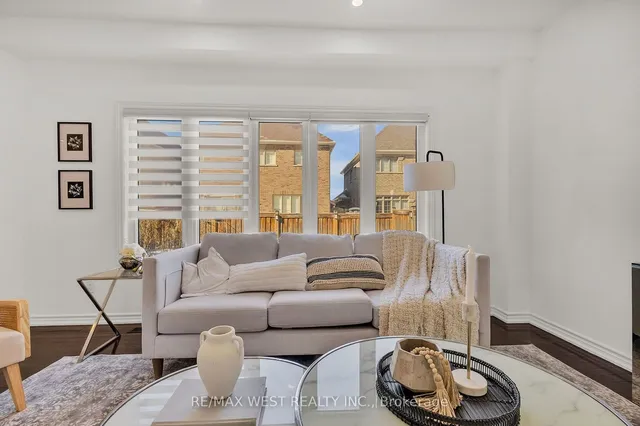 Additional image 19 of 84 Lone Rock Circ