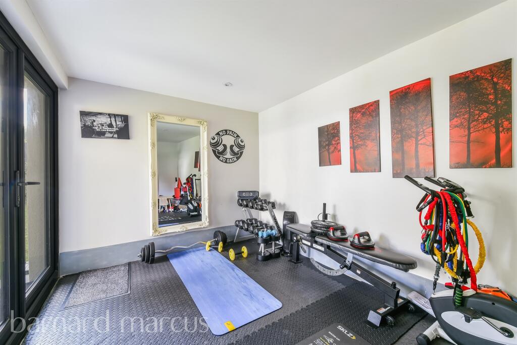 Additional image 17 of Elmfield Way, South Croydon