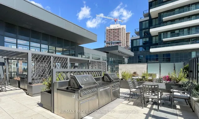 Additional image 21 of 30 Inn On The Park Dr Unit 320