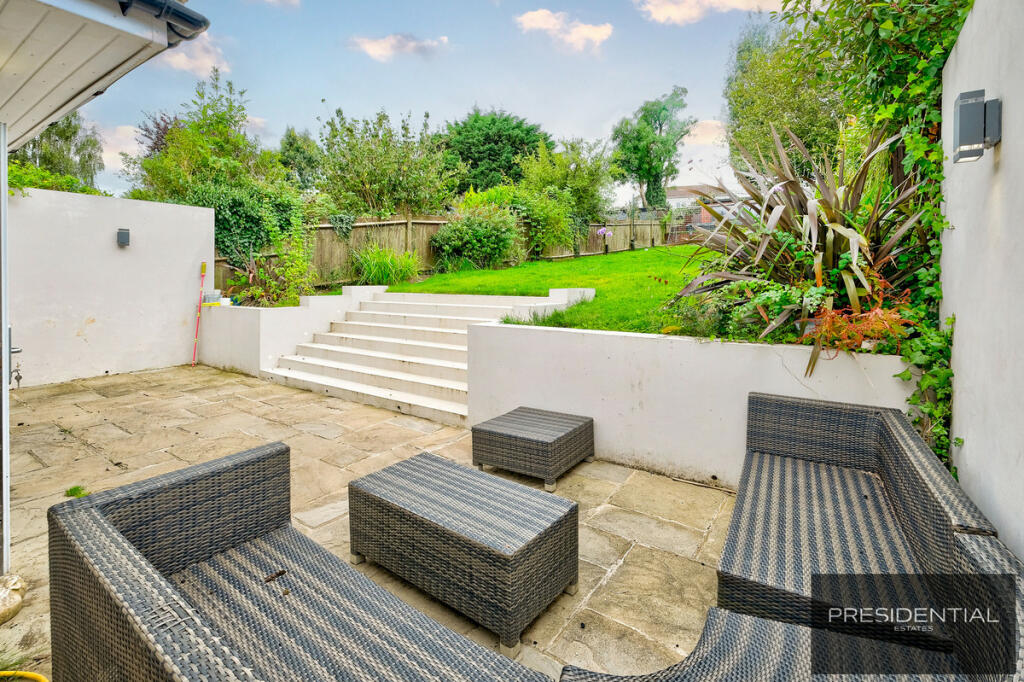 Additional image 4 of Dukes Avenue, Theydon Bois, CM16