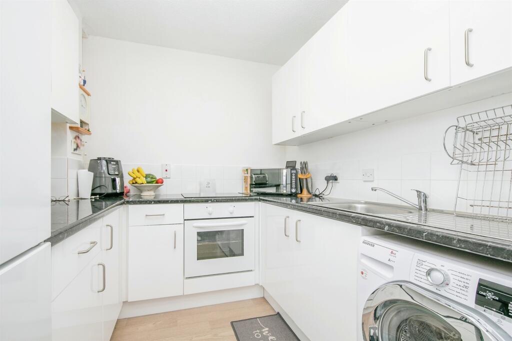 Additional image 4 of Louise Close, Walton On The Naze