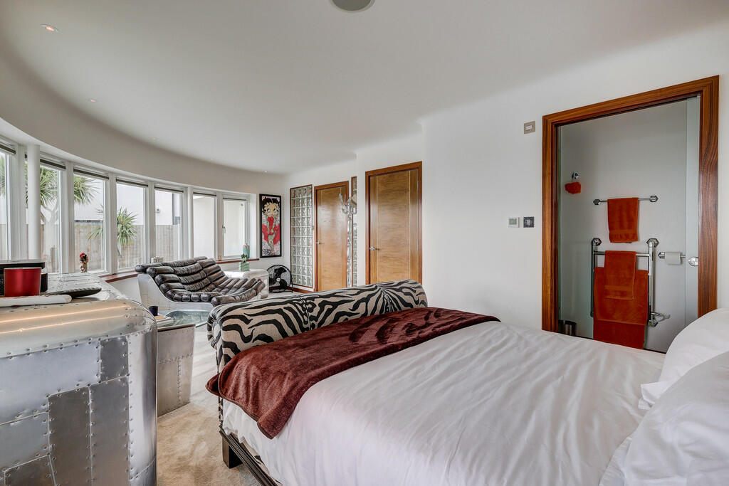 Additional image 32 of Cliff Way, Frinton-on-Sea