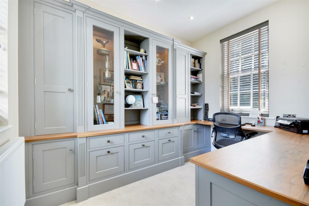 Additional image 17 of Thorndon Approach, Herongate, Brentwood