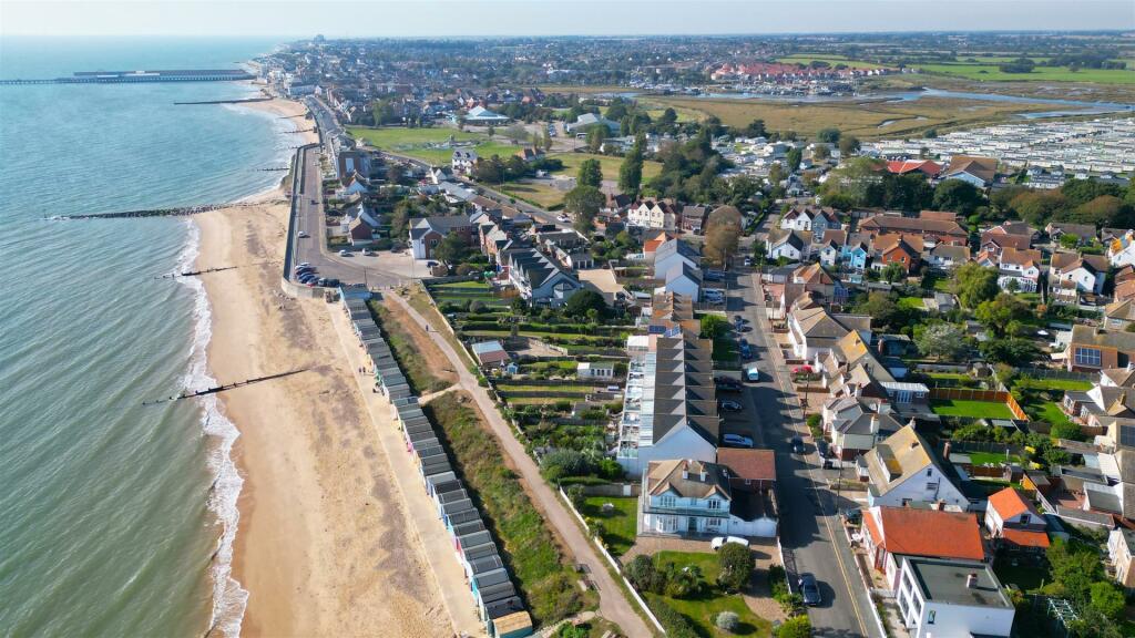 Additional image 32 of Green Lane, Walton On The Naze