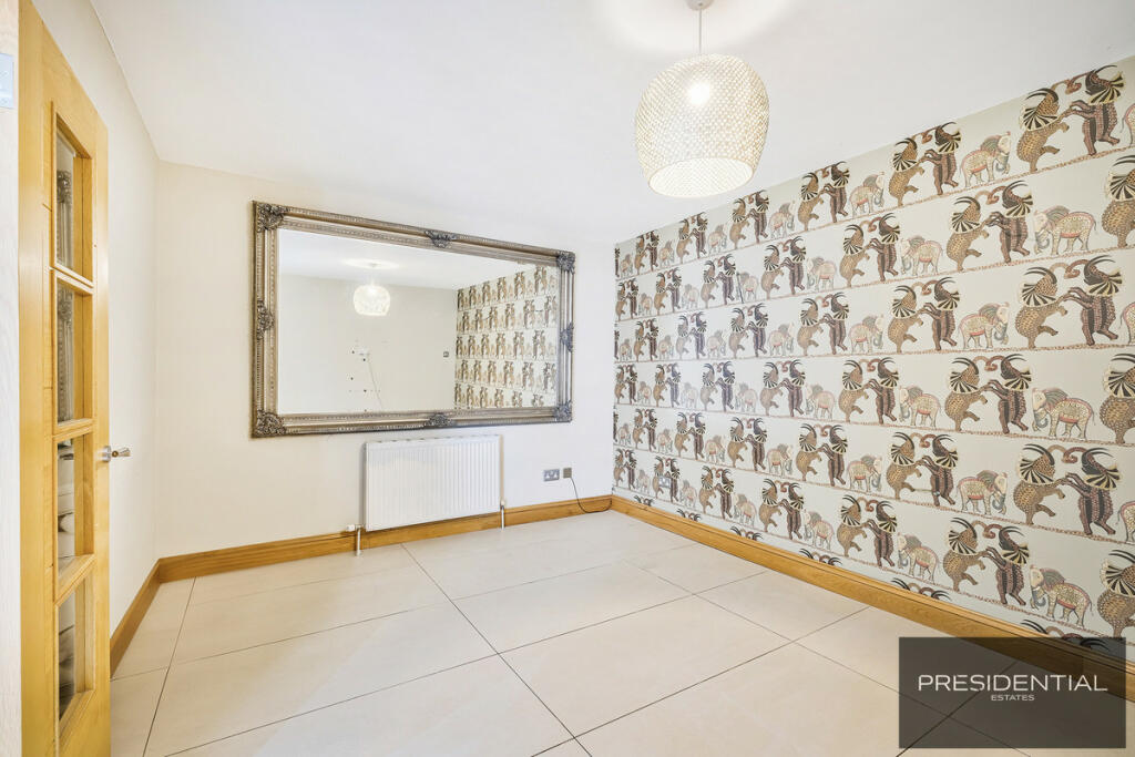 Additional image 13 of Dukes Avenue, Theydon Bois, CM16