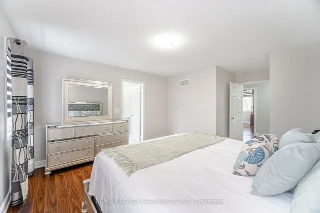 Additional image 24 of 8 Upshall Dr