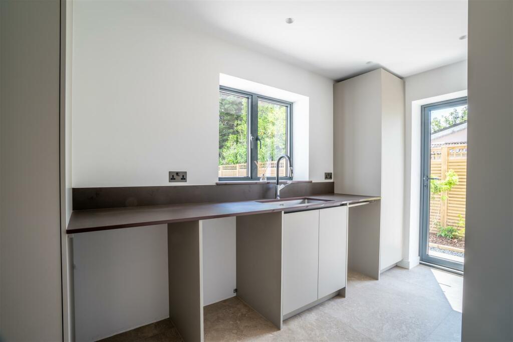 Additional image 27 of Broomhills Chase, Little Burstead, Billericay