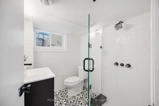 Additional image 28 of 34 Earl Haig Ave