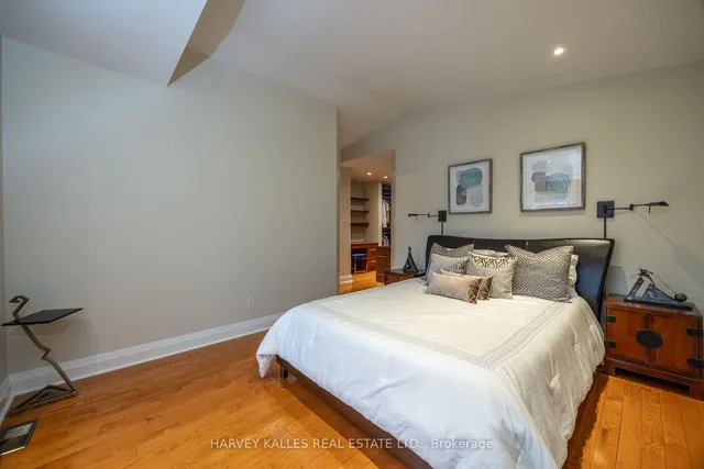 Additional image 15 of 279 BRIAR HILL Ave