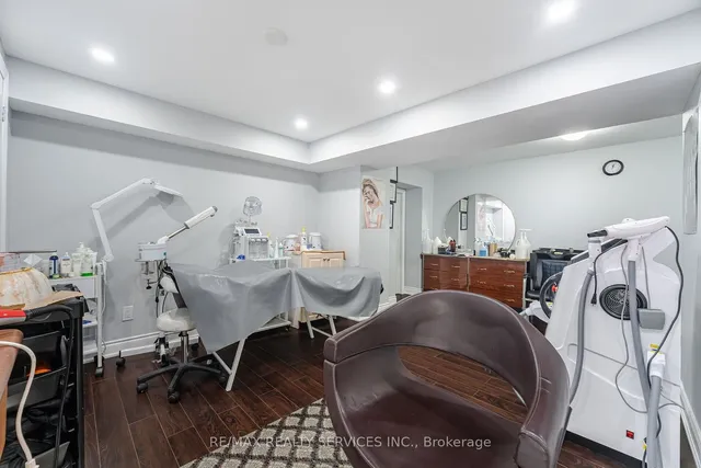 Additional image 39 of 4 Runnymede Cres