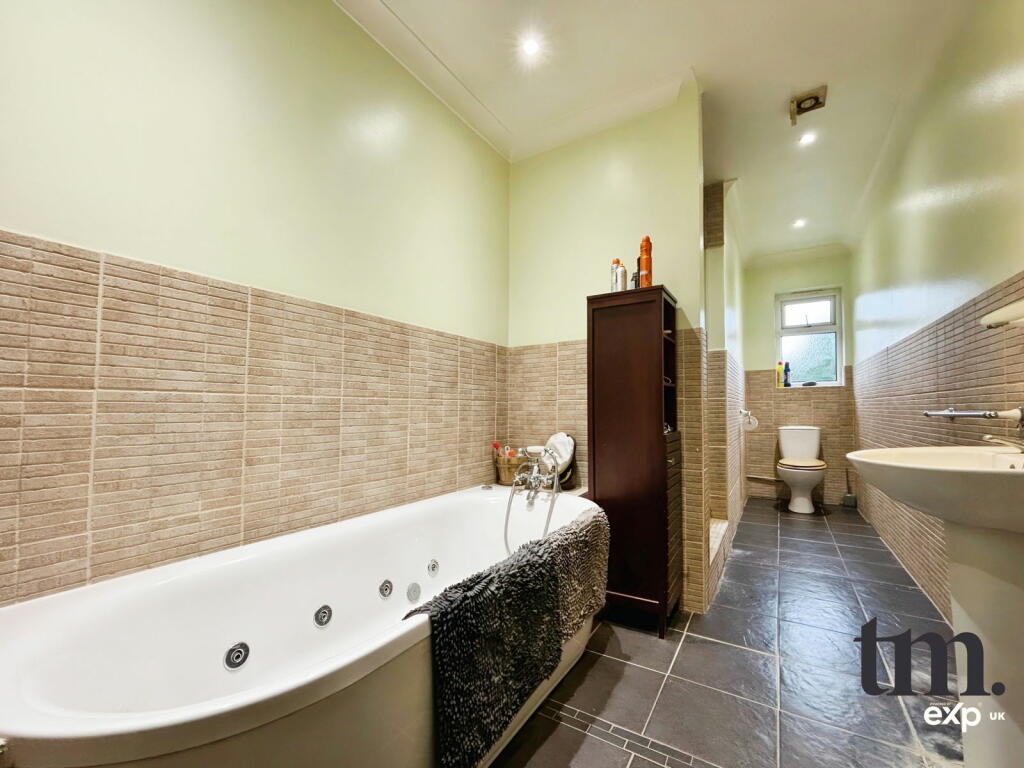 Additional image 16 of High Garrett, Braintree, CM7 5NP