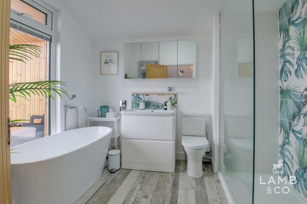 Additional image 31 of Eastern Promenade, Point Clear Bay