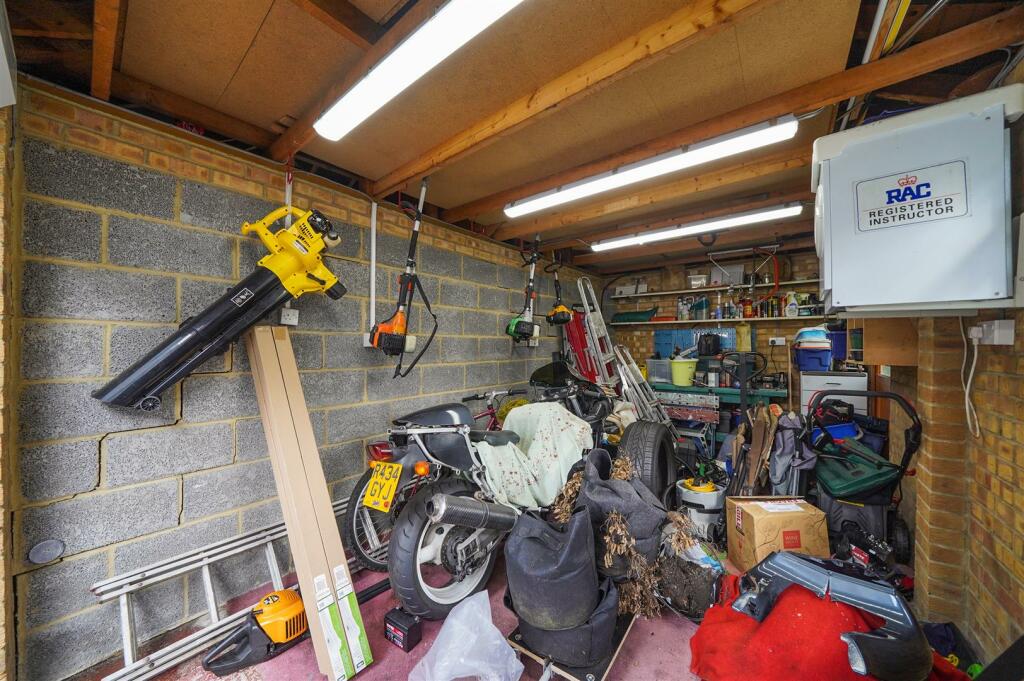 Additional image 31 of Carlyle Road, Croydon