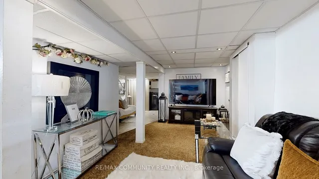 Additional image 32 of 27 Granada Cres