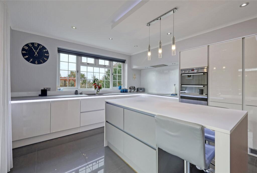 Additional image 9 of Chartfield Drive, Kirby-le-Soken, Frinton-on-Sea, Essex, CO13