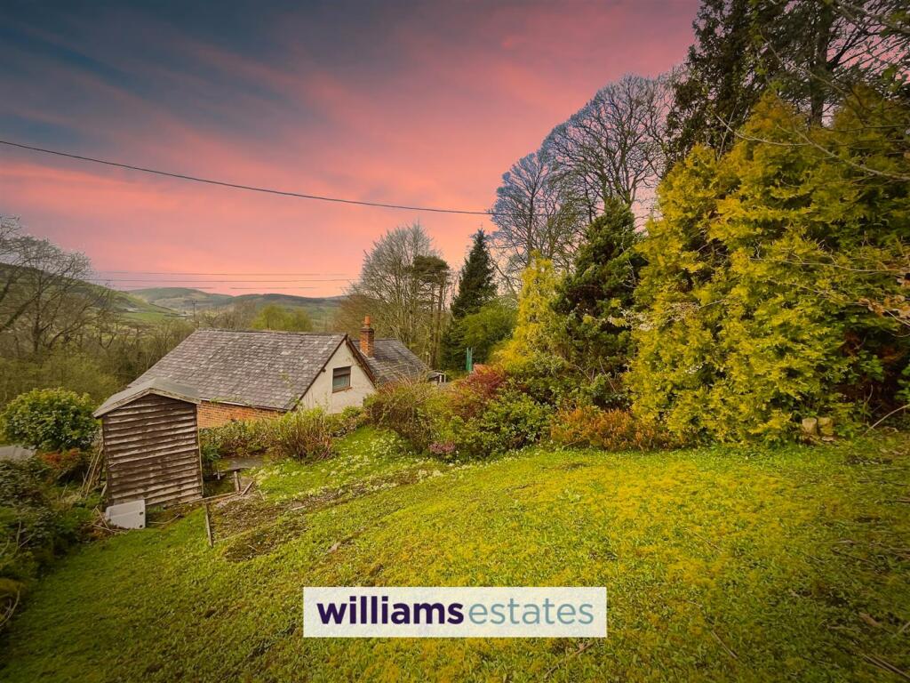 Additional image 17 of Village Road, Mold