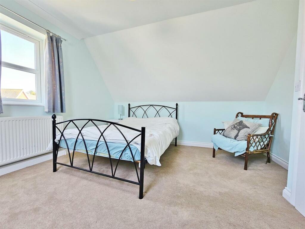 Additional image 19 of Third Avenue, Walton On The Naze