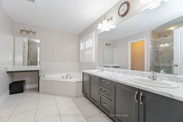 Additional image 32 of 24 Padbury Tr