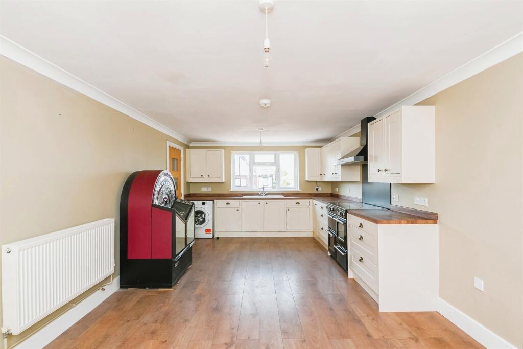 Additional image 7 of Fern Way, Jaywick, Clacton-On-Sea