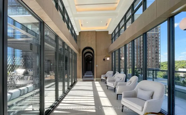 Additional image 23 of 30 Inn On The Park Dr Unit 320