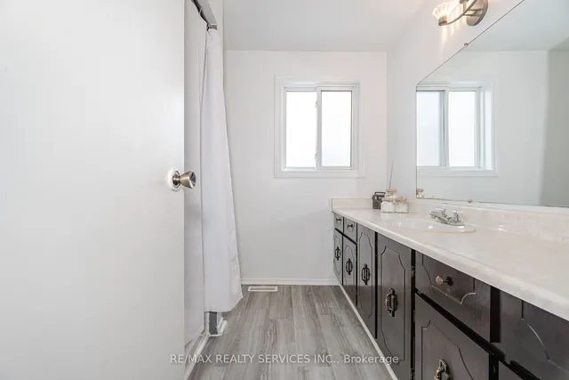 Additional image 20 of 76 Simmons Blvd