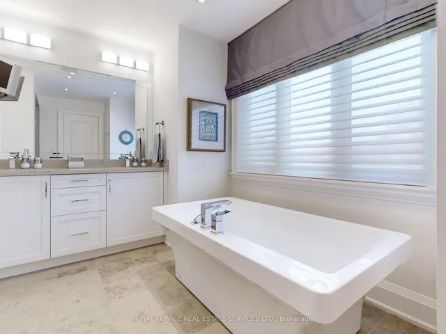 Additional image 20 of 696 Glengrove Ave