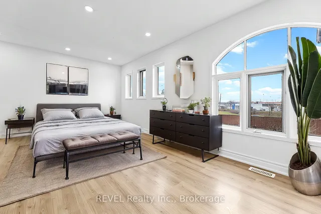 Additional image 16 of 92 Goldenlight Circ Unit 11