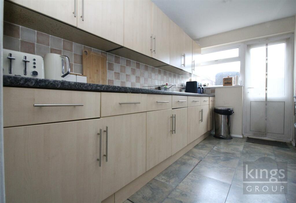 Additional image 4 of The Fortunes, Harlow