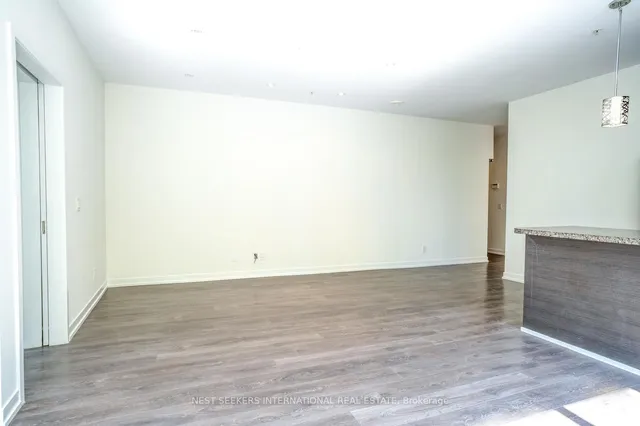 Additional image 7 of 840 Queens Plate Dr Unit 102