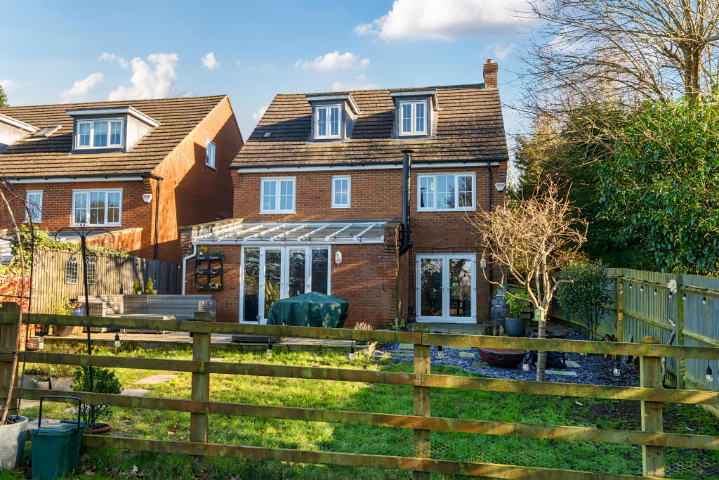 Additional image 8 of Newbery Close, Caterham, CR3