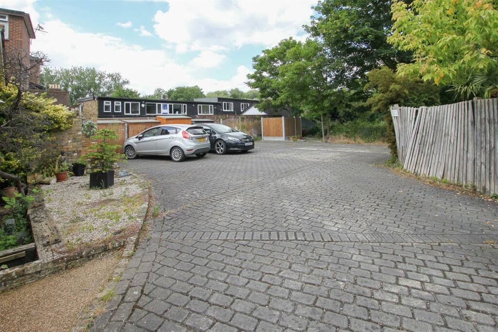 Additional image 14 of High Street, Ongar