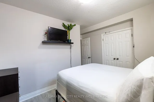 Additional image 8 of 38 Howe Dr Unit 6B