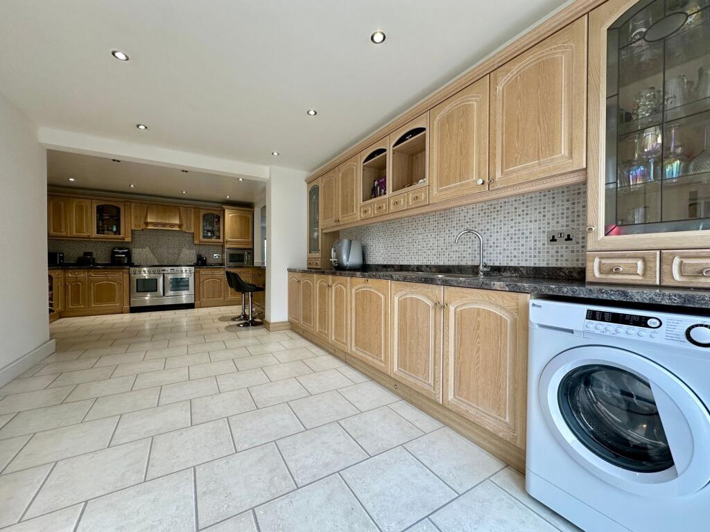 Additional image 11 of Oak Avenue, Crays Hill, CM11